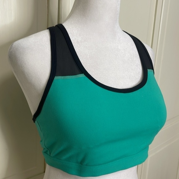 Fabletics Sports Bra Wireless Racerback Black Padded Scoop Neck Green Black XS - Picture 2 of 5